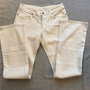 Chip&Pepper LowRise White Jeans
Front rise:7.5” Waist:28”modified26” Inseam:31”